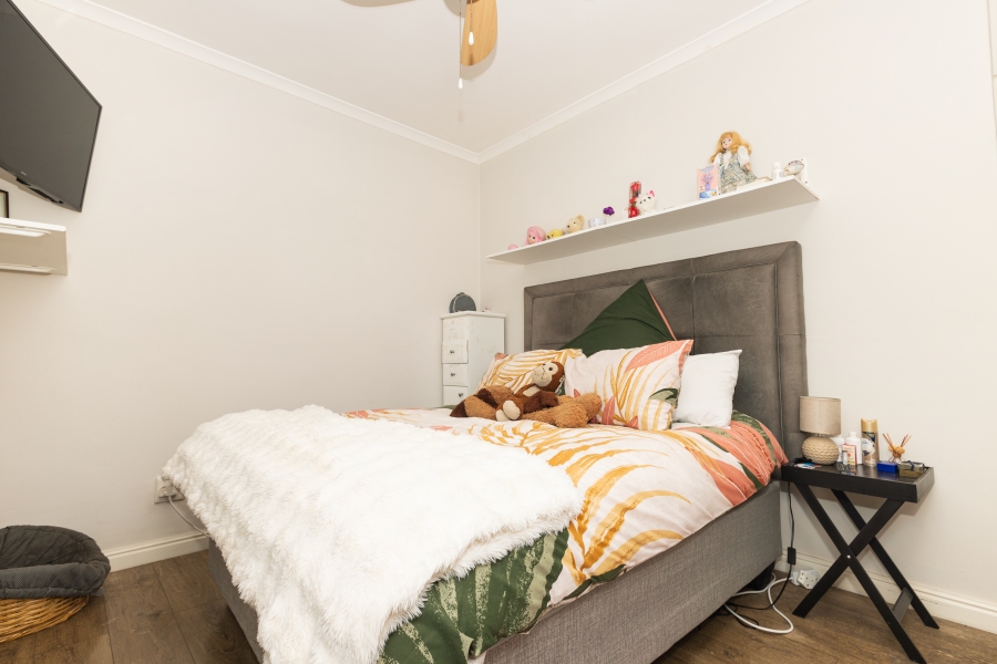 6 Bedroom Property for Sale in Parklands North Western Cape